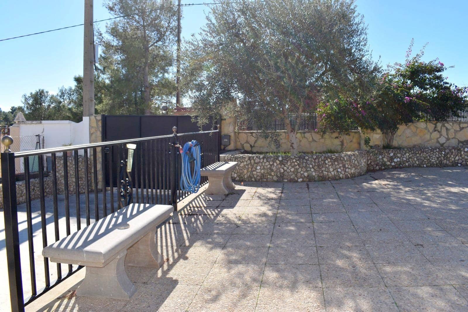 Chalet de 4 habitaciones en Moixent en venta con piscina garaje - 300.000 € (Ref: 9741836)