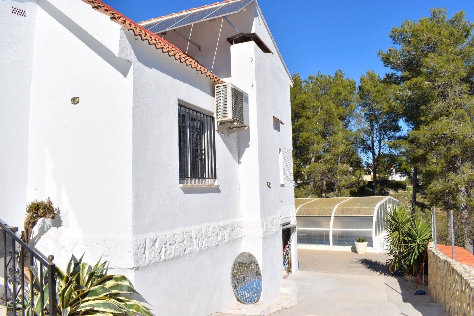 Chalet de 4 habitaciones en Moixent en venta con piscina garaje - 300.000 € (Ref: 9741836)