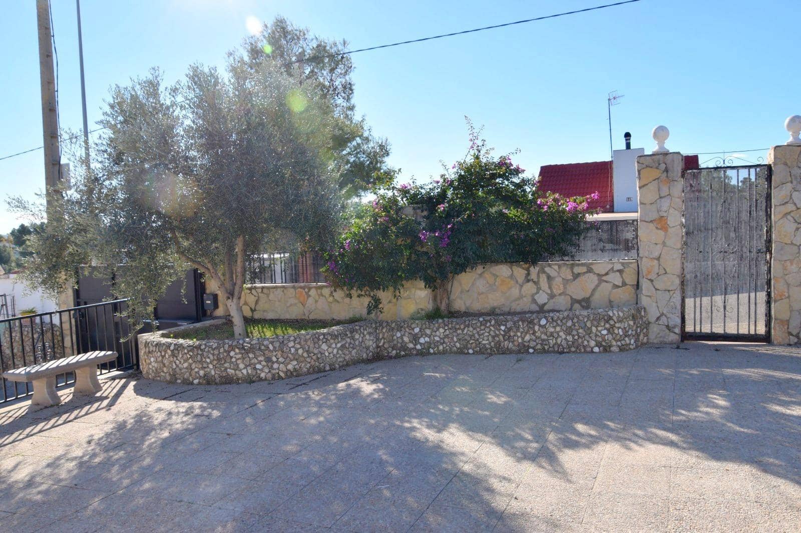 Chalet de 4 habitaciones en Moixent en venta con piscina garaje - 300.000 € (Ref: 9741836)