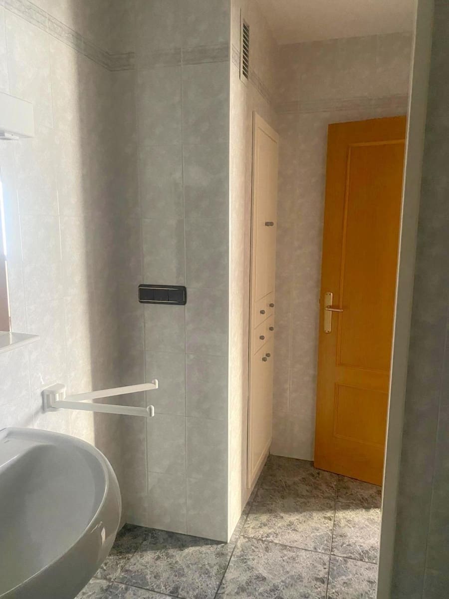 3 bedroom Flat for rent in Moixent - € 400 (Ref: 9752139)