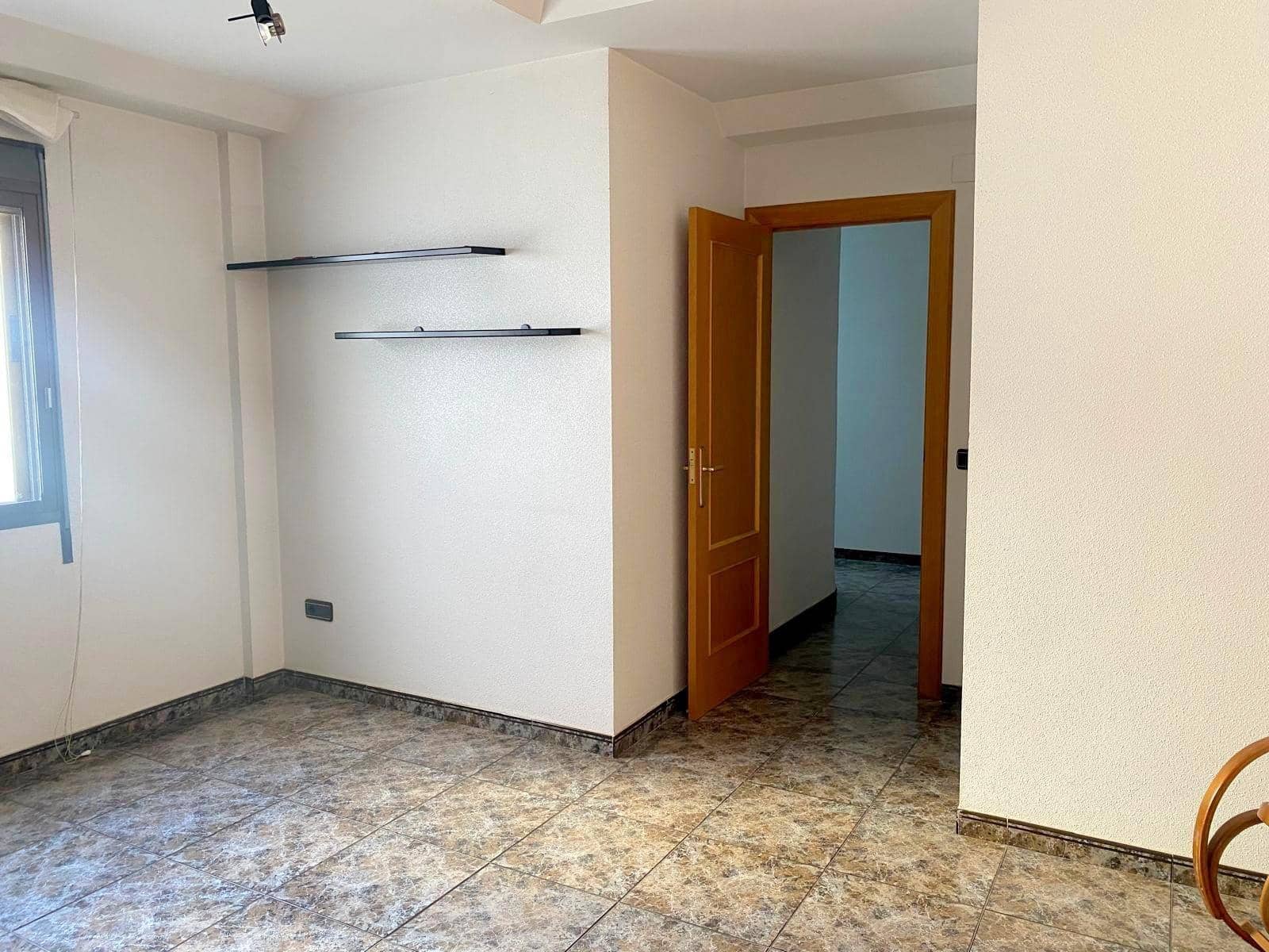3 bedroom Flat for rent in Moixent - € 400 (Ref: 9752139)