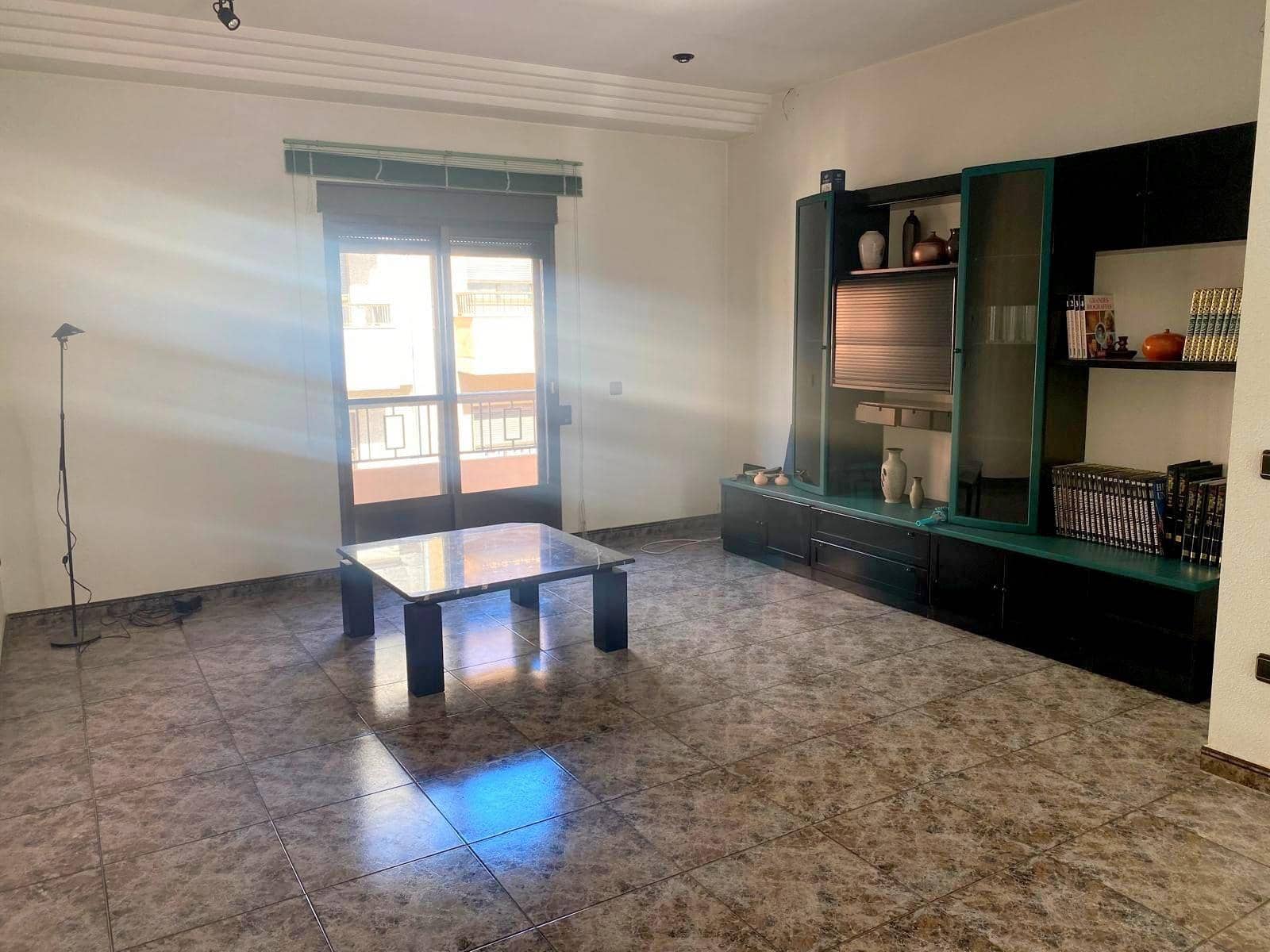 3 bedroom Flat for rent in Moixent - € 400 (Ref: 9752139)