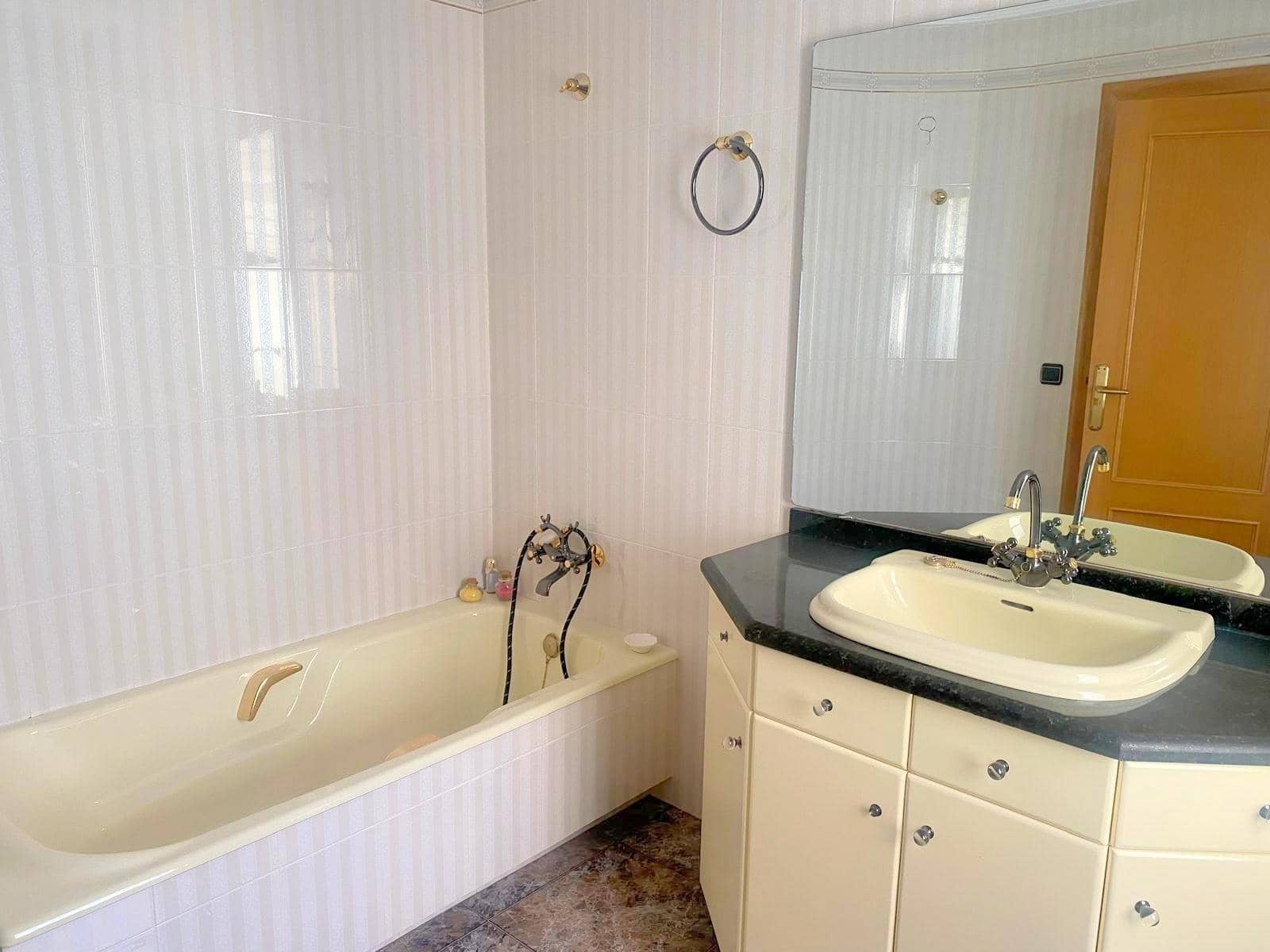 3 bedroom Flat for rent in Moixent - € 400 (Ref: 9752139)