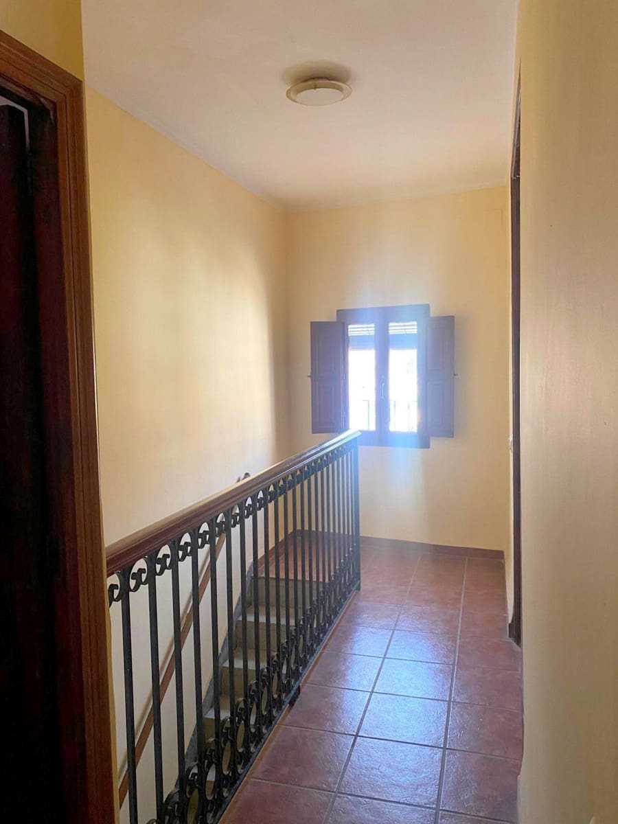 4 bedroom Townhouse for sale in Moixent with pool - € 200,000 (Ref: 9884927)