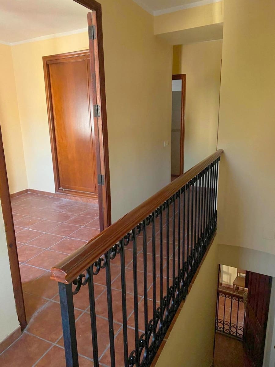 4 bedroom Townhouse for sale in Moixent with pool - € 200,000 (Ref: 9884927)