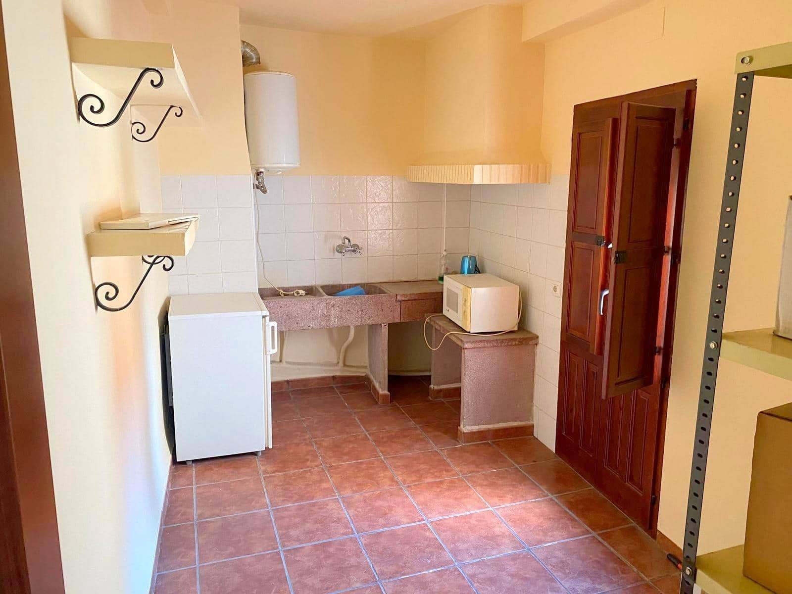 4 bedroom Townhouse for sale in Moixent with pool - € 200,000 (Ref: 9884927)
