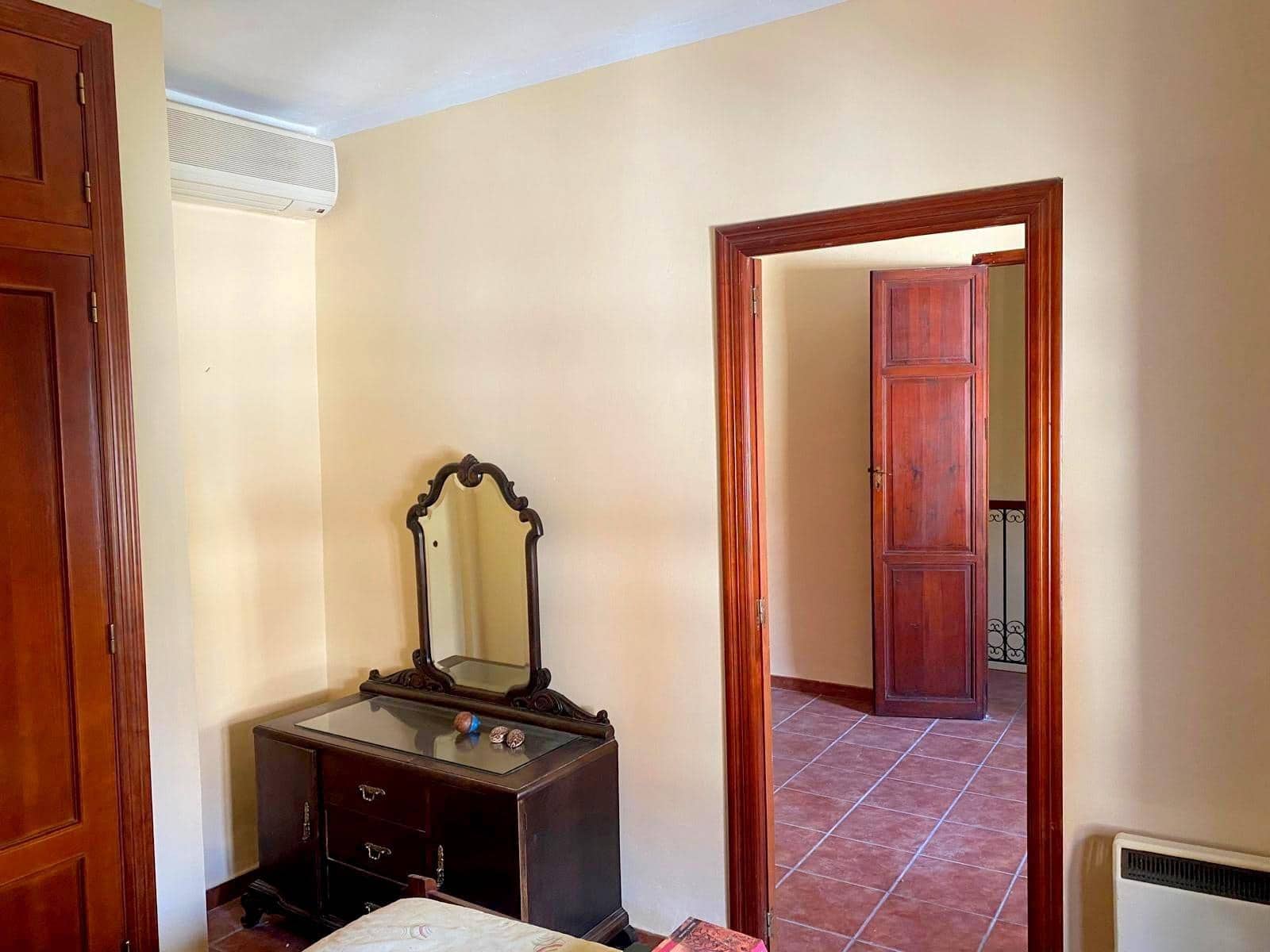4 bedroom Townhouse for sale in Moixent with pool - € 200,000 (Ref: 9884927)
