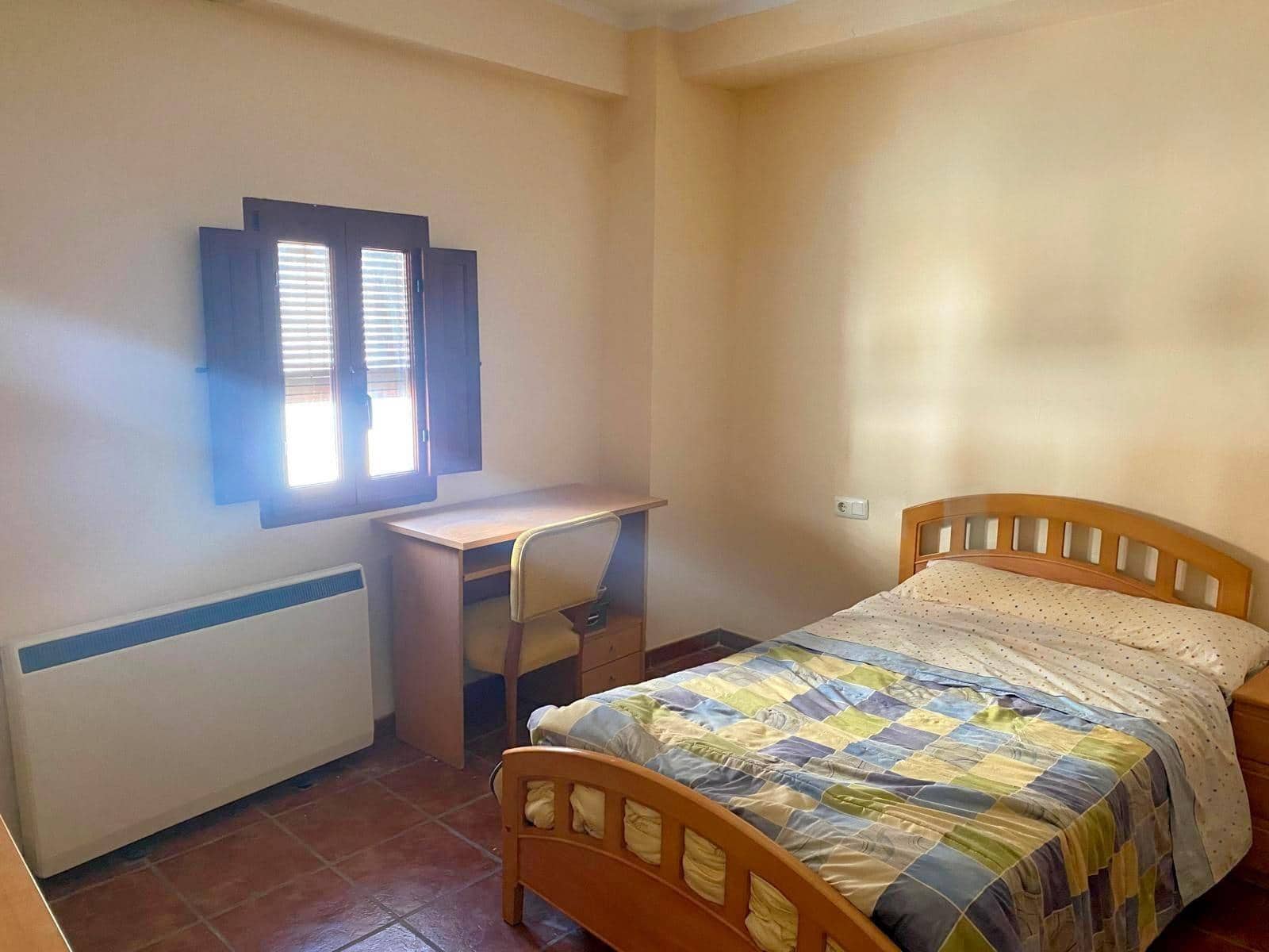 4 bedroom Townhouse for sale in Moixent with pool - € 200,000 (Ref: 9884927)