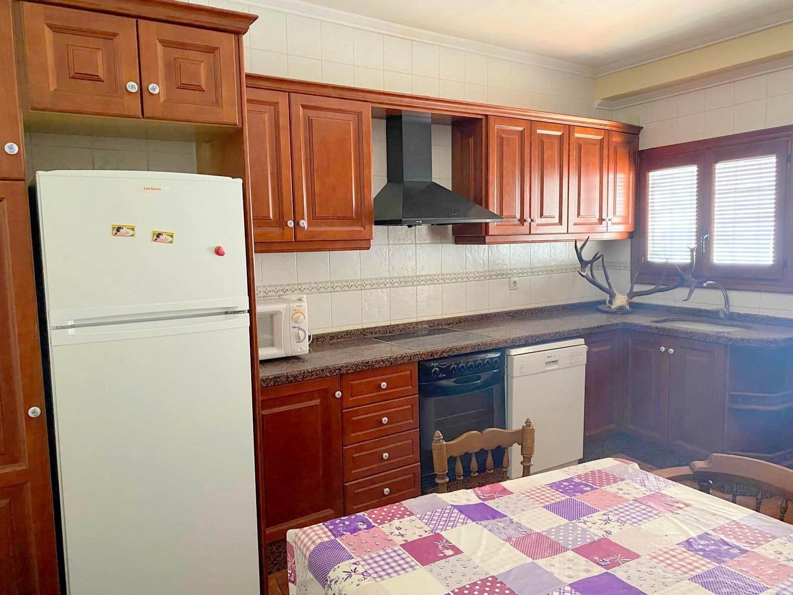 4 bedroom Townhouse for sale in Moixent with pool - € 200,000 (Ref: 9884927)