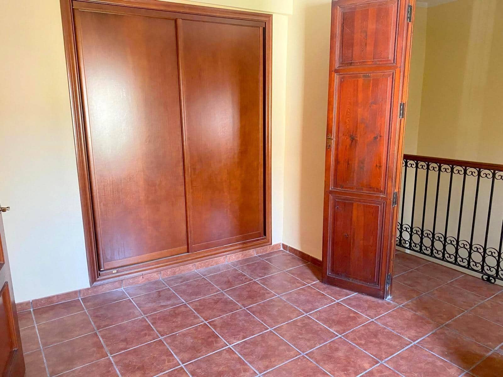 4 bedroom Townhouse for sale in Moixent with pool - € 200,000 (Ref: 9884927)