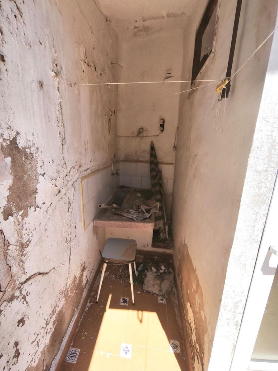 Casa de 5 habitaciones en Canals en venta - 95.000 € (Ref: 9890493)