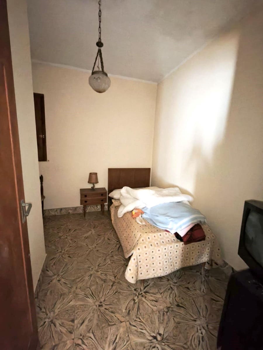 Casa de 5 habitaciones en Canals en venta - 95.000 € (Ref: 9890493)