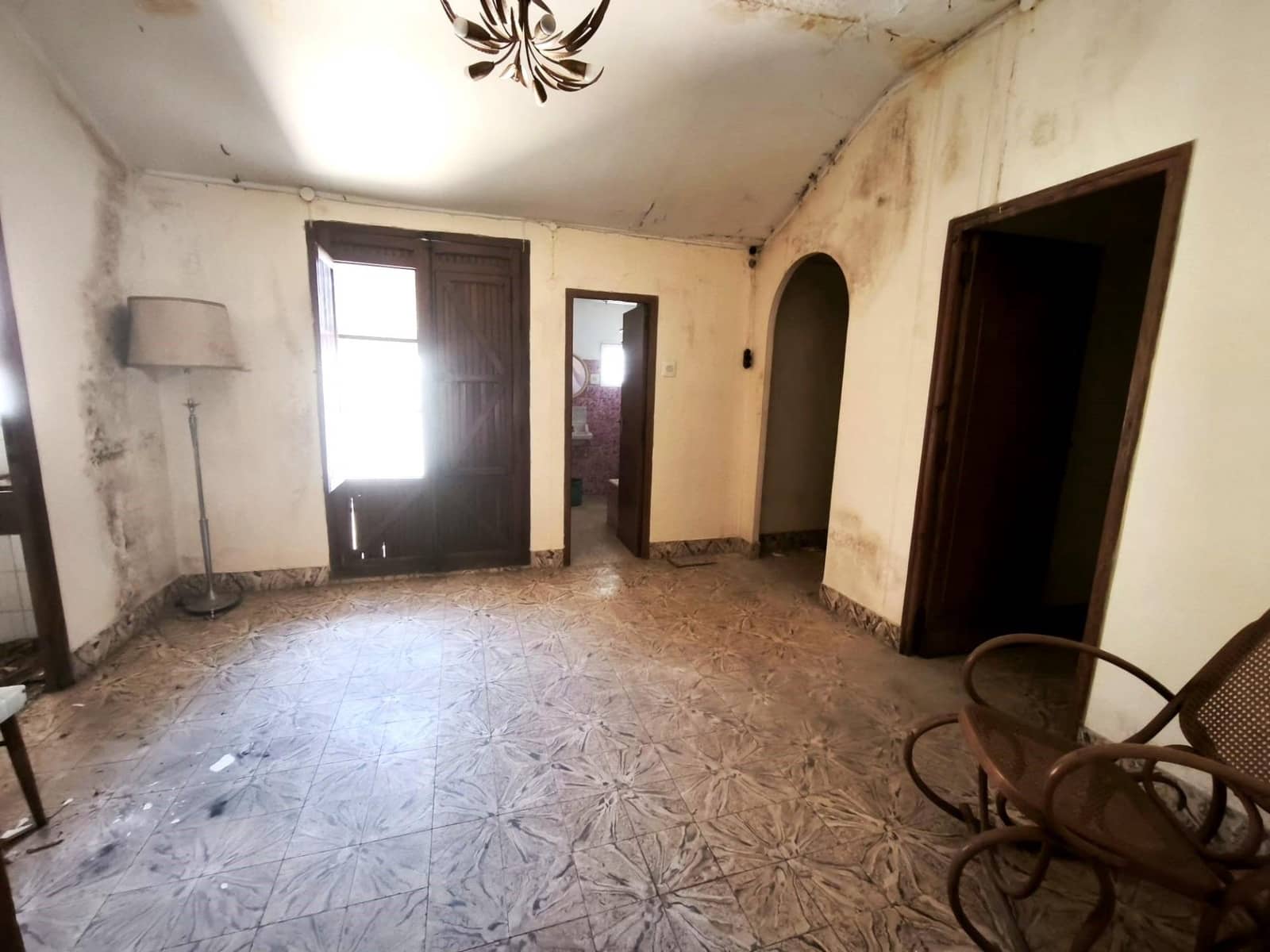 Casa de 5 habitaciones en Canals en venta - 95.000 € (Ref: 9890493)