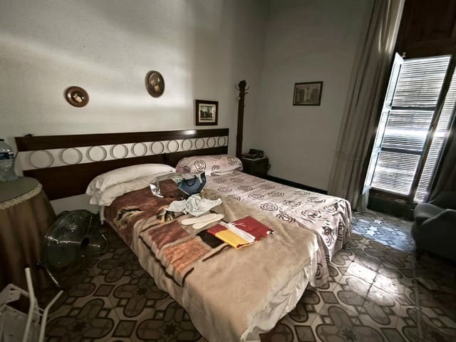 Casa de 5 habitaciones en Canals en venta - 95.000 € (Ref: 9890493)