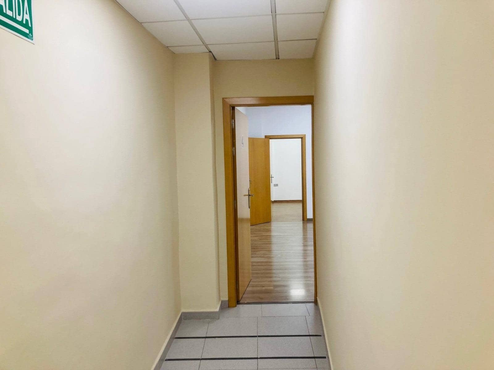Commercial for rent in Xativa - € 750 (Ref: 9898902)
