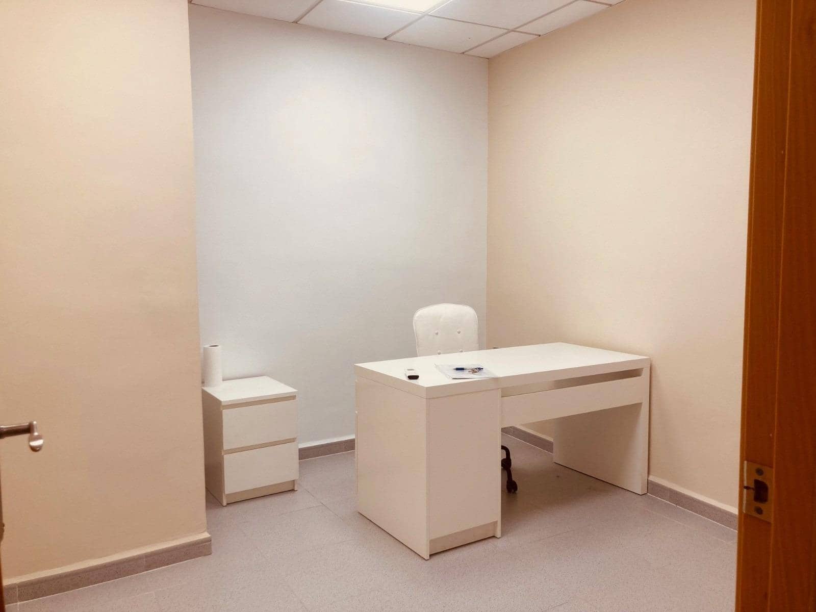 Commercial for rent in Xativa - € 750 (Ref: 9898902)
