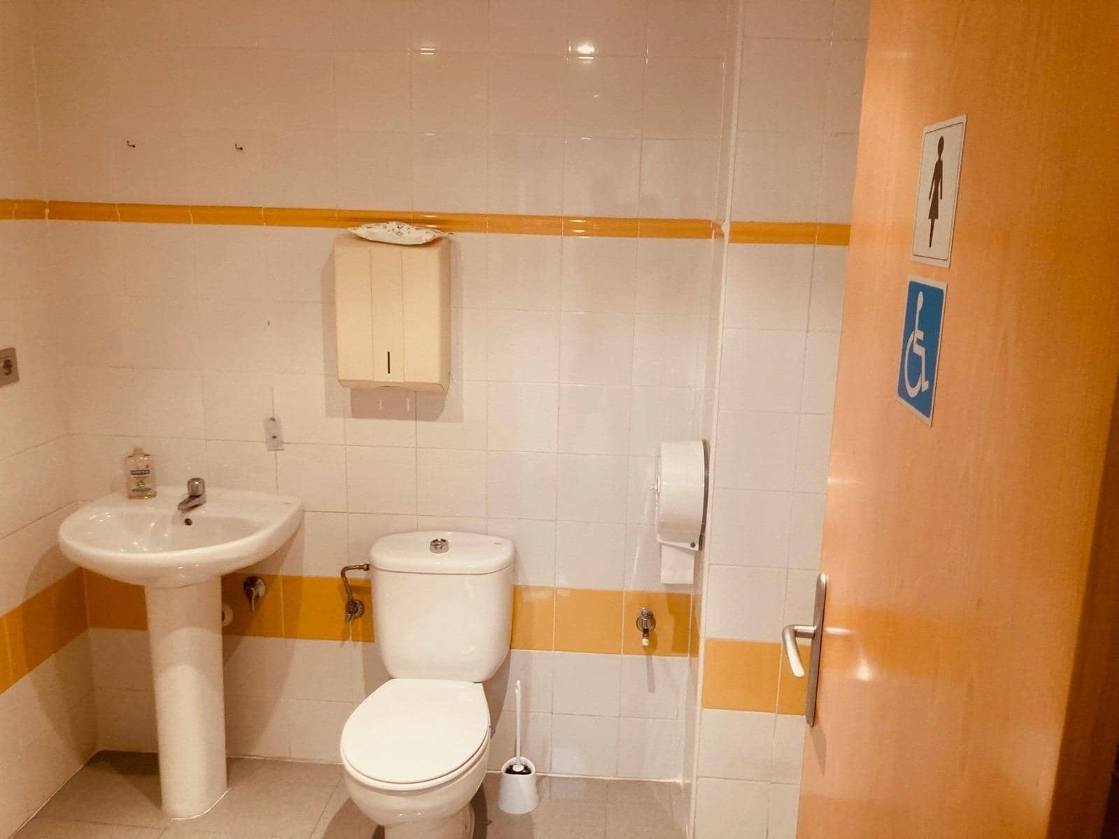 Commercial for rent in Xativa - € 750 (Ref: 9898902)