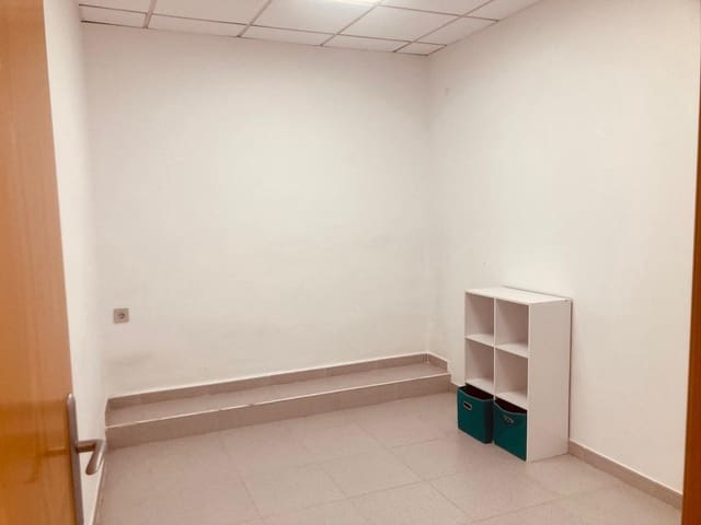 Commercial for rent in Xàtiva - € 750 (Ref: 9898902)