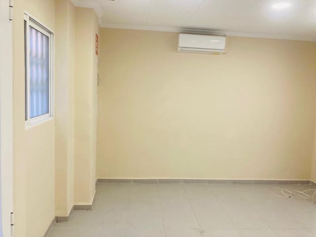 Commercial for rent in Xàtiva - € 750 (Ref: 9898902)