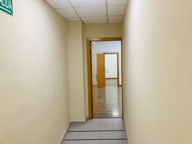 Commercial for rent in Xàtiva - € 750 (Ref: 9898902)
