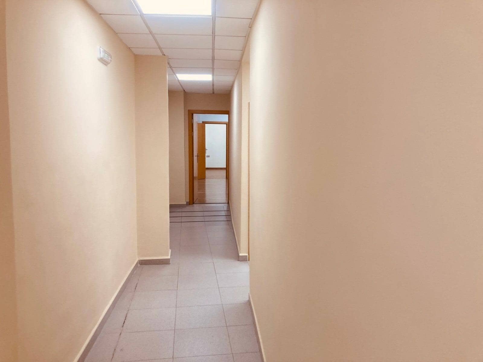 Commercial for rent in Xativa - € 750 (Ref: 9898902)