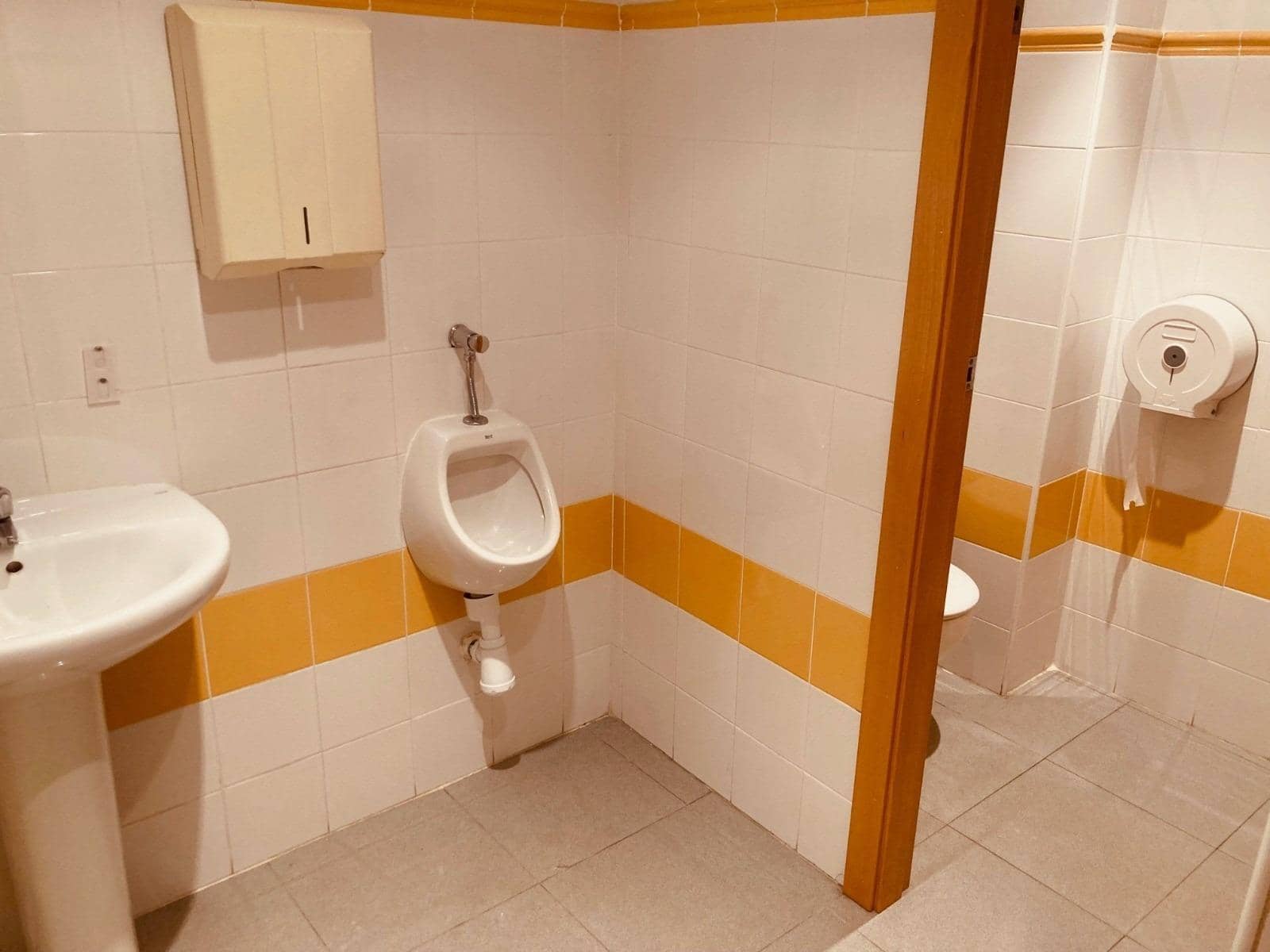 Commercial for rent in Xativa - € 750 (Ref: 9898902)