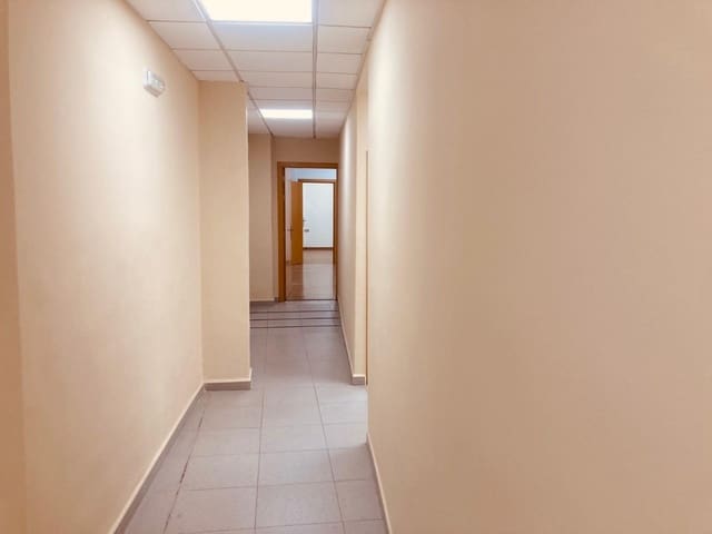 Commercial for rent in Xàtiva - € 750 (Ref: 9898902)