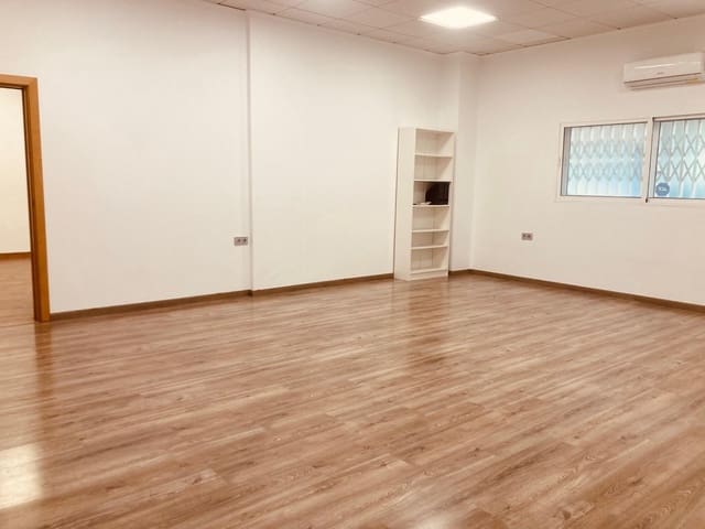 Commercial for rent in Xàtiva - € 750 (Ref: 9898902)