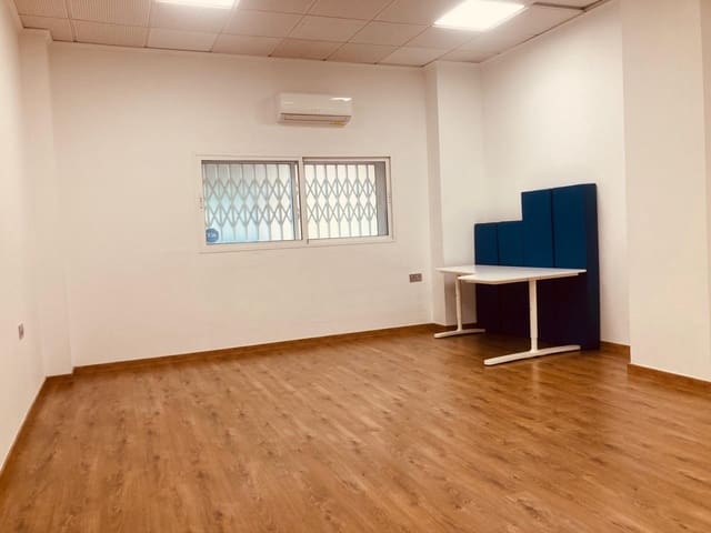 Commercial for rent in Xàtiva - € 750 (Ref: 9898902)
