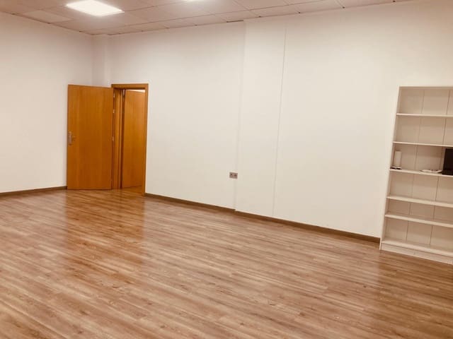 Commercial for rent in Xàtiva - € 750 (Ref: 9898902)