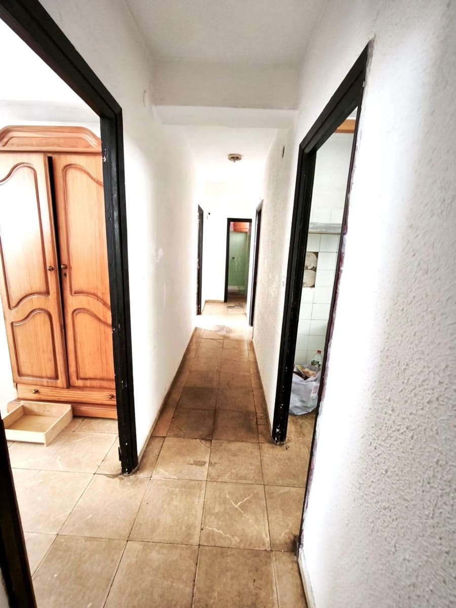 3 bedroom Flat for sale in L'Alcudia de Crespins - € 49,500 (Ref: 9965363)