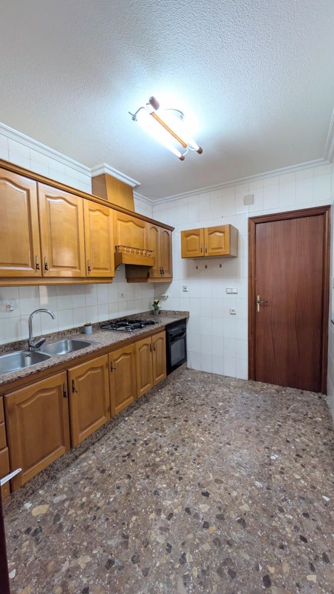 3 quarto Apartamento para venda em Elche / Elx - 120 000 € (Ref: 9677973)