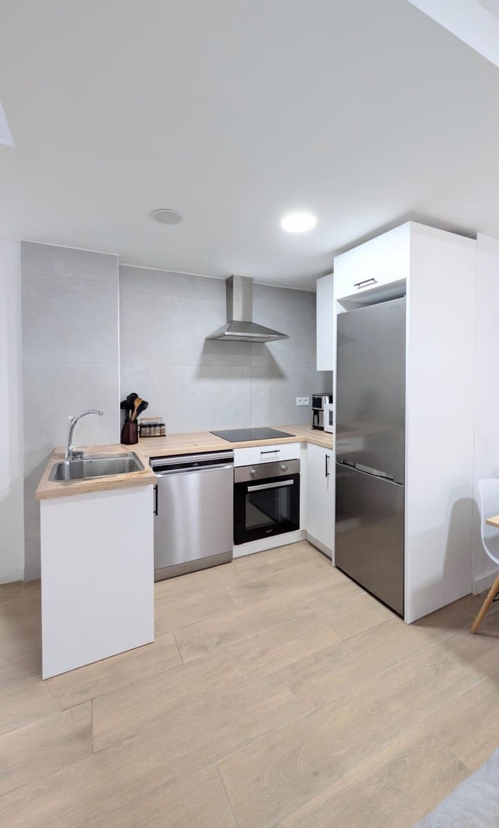 2 quarto Apartamento para arrendar em Elche / Elx - 900 € (Ref: 9677978)