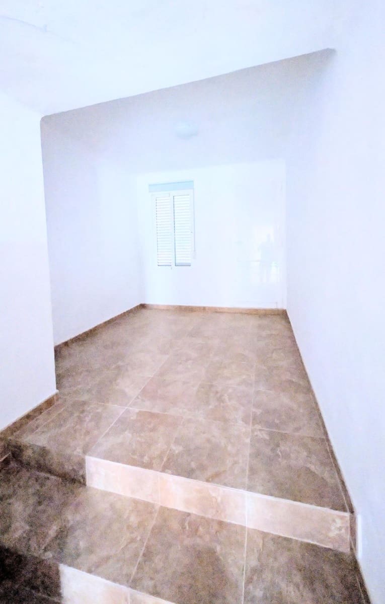 4 sypialnia Willa do wynajęcia w Elche / Elx - 900 € (Ref: 9677981)