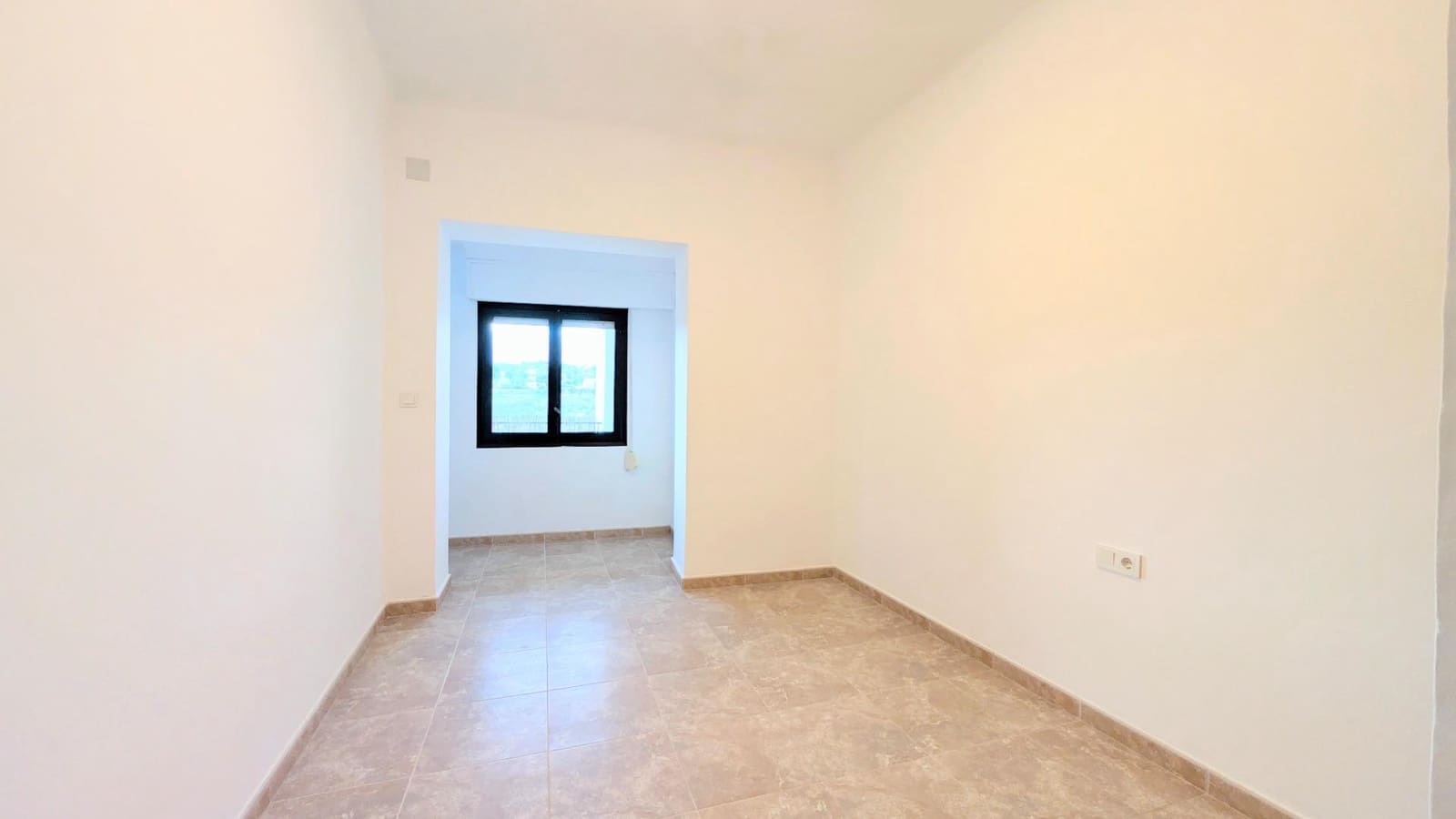 4 sypialnia Willa do wynajęcia w Elche / Elx - 900 € (Ref: 9677981)