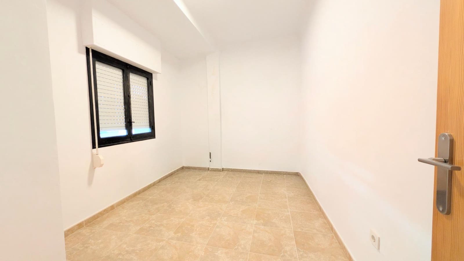 4 sypialnia Willa do wynajęcia w Elche / Elx - 900 € (Ref: 9677981)