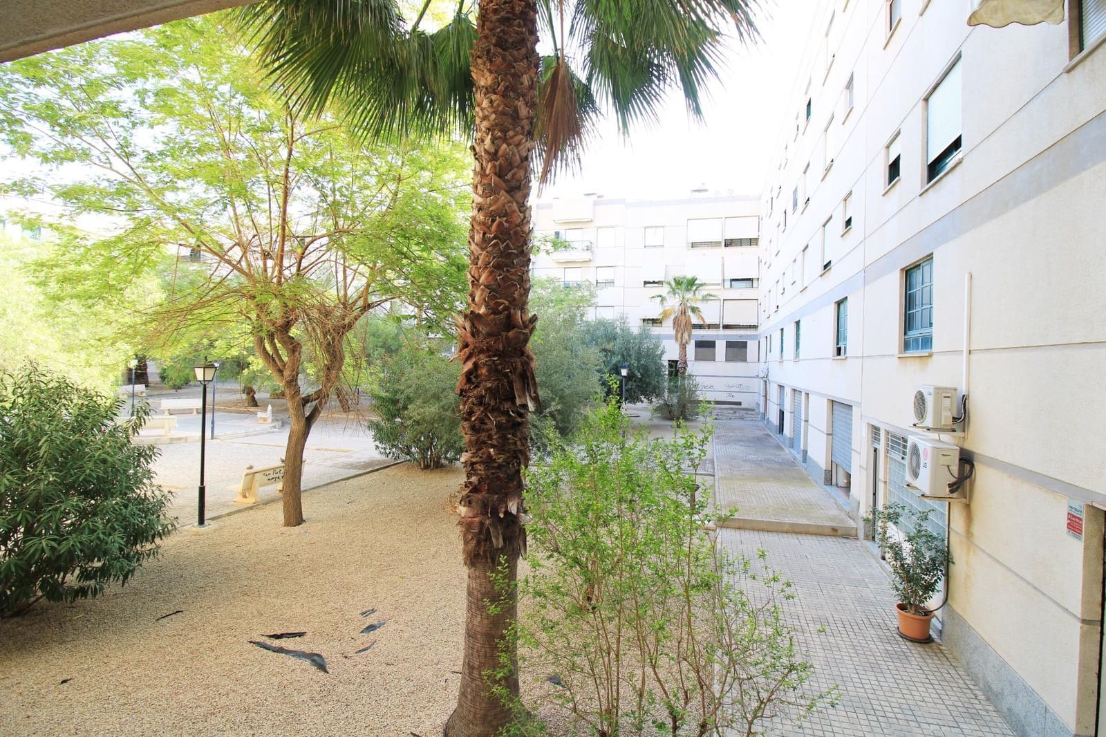 Local Comercial en Elche / Elx en alquiler - 550 € (Ref: 9677990)