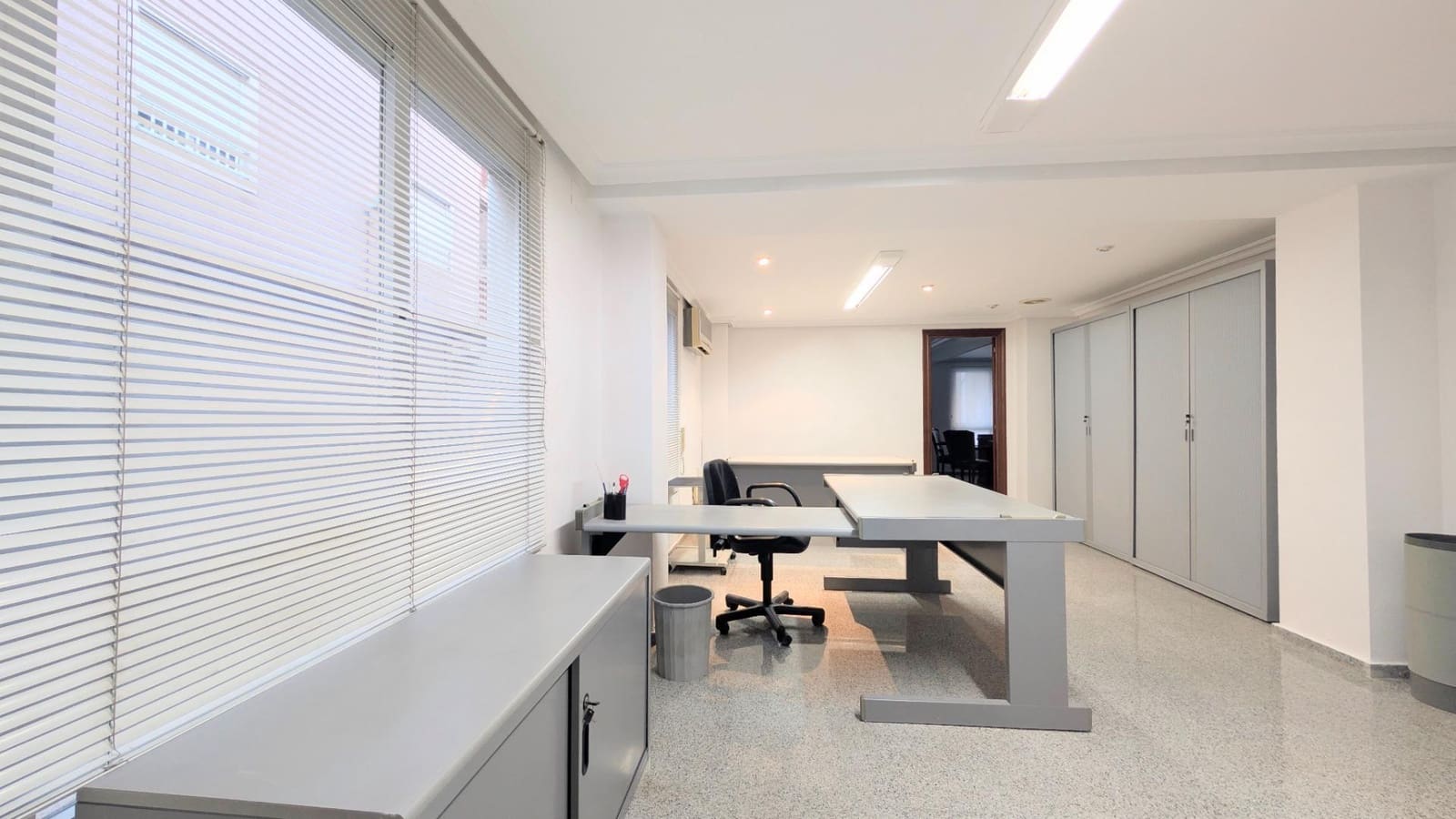 Oficina de 2 habitaciones en Elche / Elx en alquiler - 750 € (Ref: 9677991)