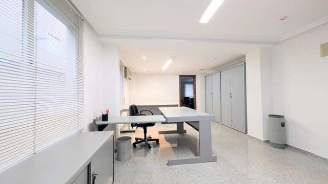 Oficina de 2 habitaciones en Centro, Elche / Elx en alquiler - 750 € (Ref: 9677991)