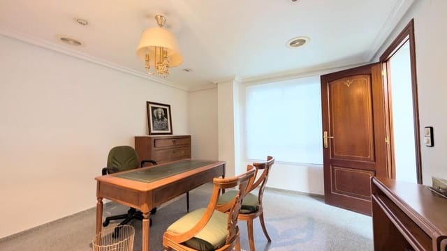 Oficina de 2 habitaciones en Centro, Elche / Elx en alquiler - 750 € (Ref: 9677991)