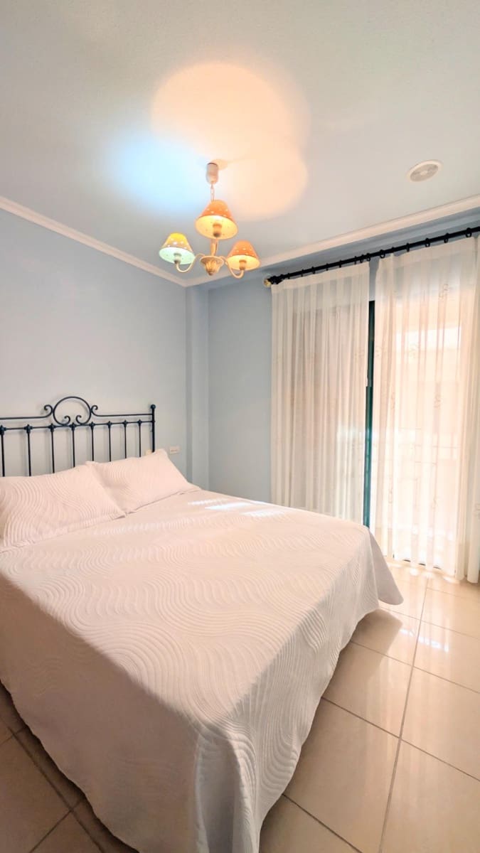 3 sypialnia Willa do wynajęcia w Santa Pola z basenem garażem - 2 500 € (Ref: 9677992)