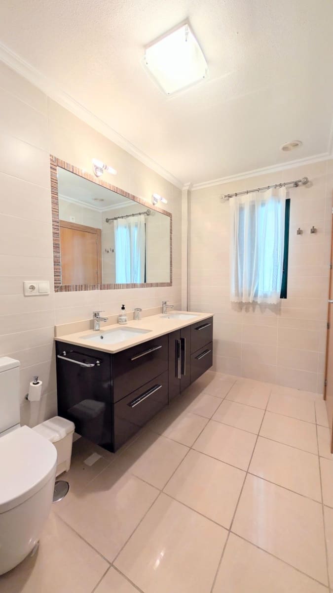 3 sypialnia Willa do wynajęcia w Santa Pola z basenem garażem - 2 500 € (Ref: 9677992)