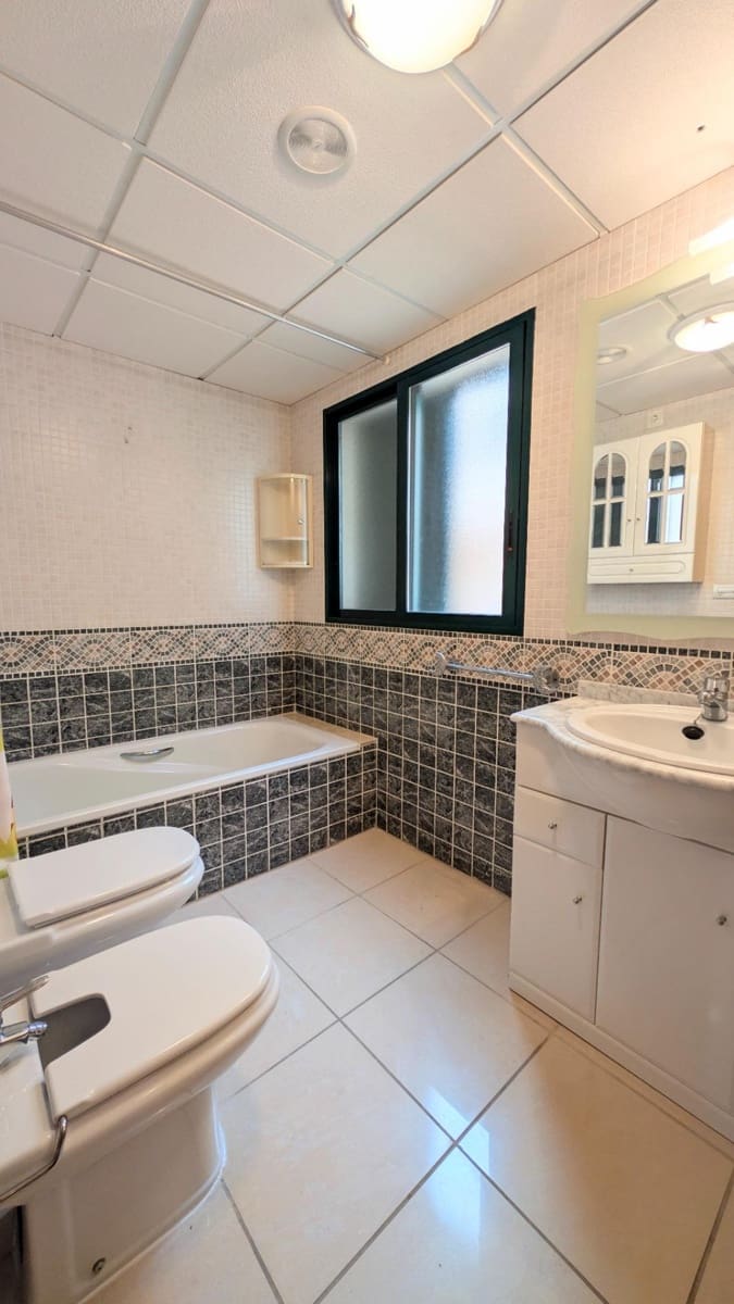 3 sypialnia Willa do wynajęcia w Santa Pola z basenem garażem - 2 500 € (Ref: 9677992)