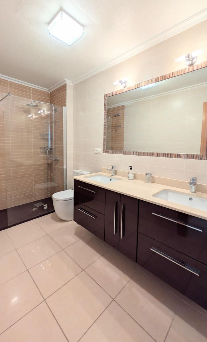 3 sypialnia Willa do wynajęcia w Santa Pola z basenem garażem - 2 500 € (Ref: 9677992)