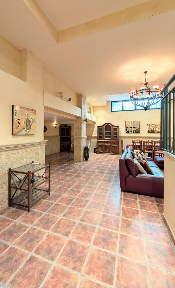 3 sypialnia Willa do wynajęcia w Santa Pola z basenem garażem - 2 500 € (Ref: 9677992)