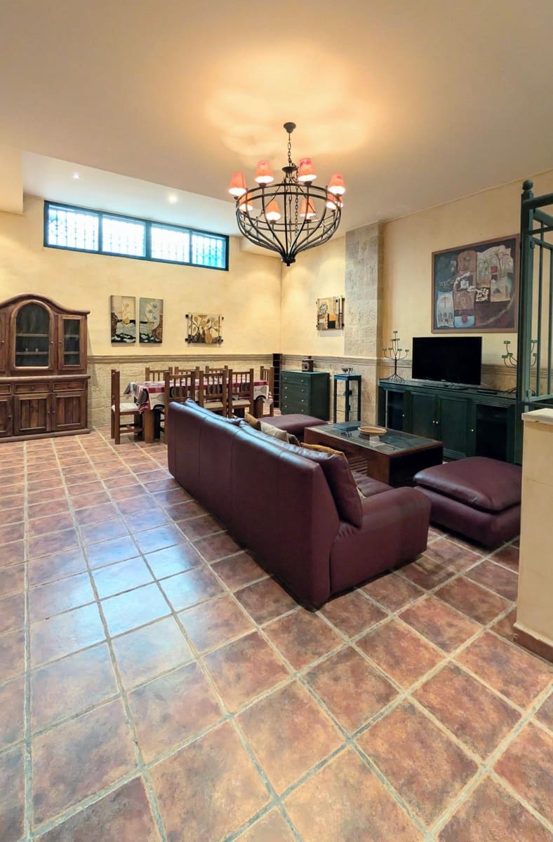 3 sypialnia Willa do wynajęcia w Santa Pola z basenem garażem - 2 500 € (Ref: 9677992)