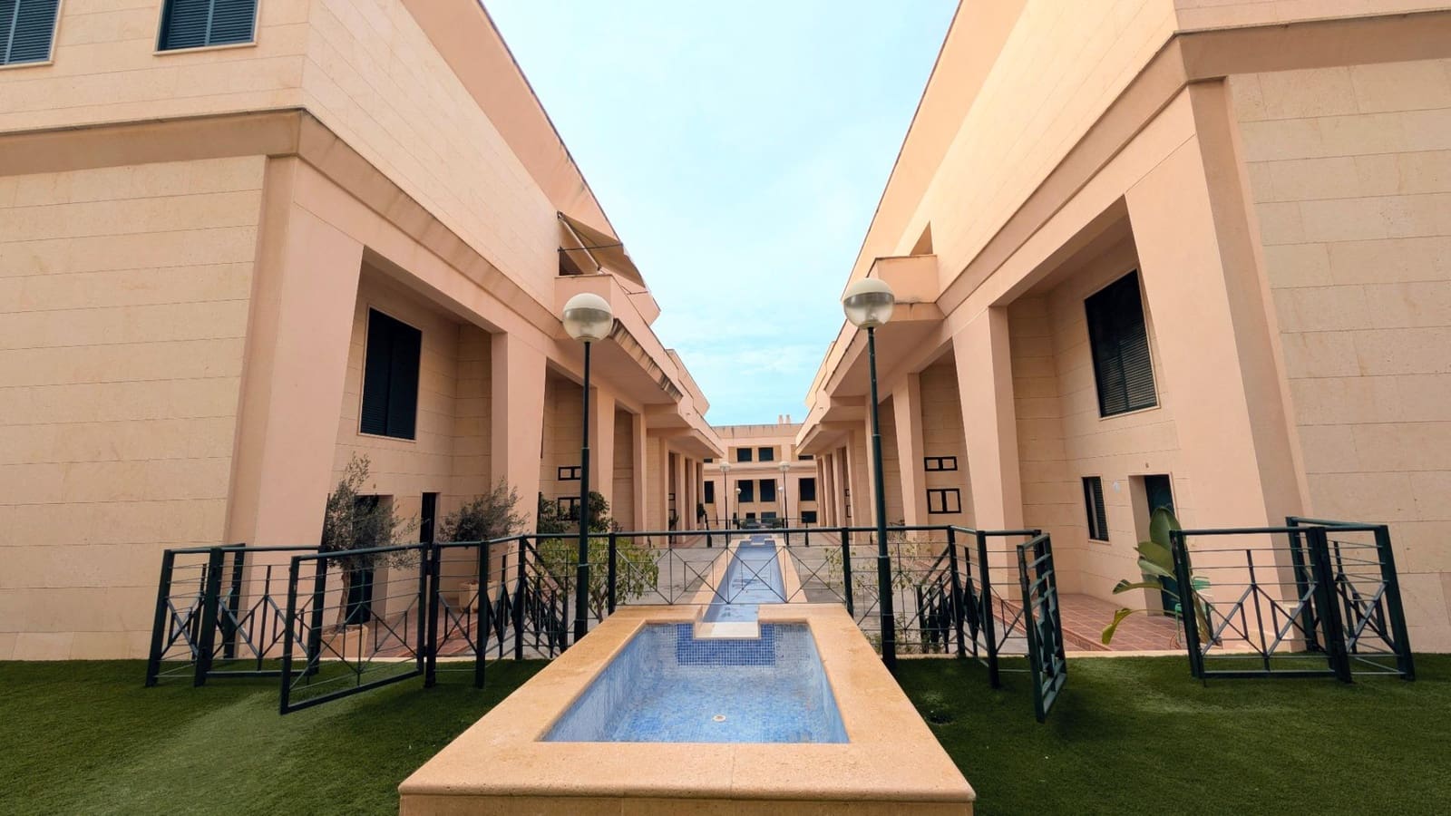 3 sypialnia Willa do wynajęcia w Santa Pola z basenem garażem - 2 500 € (Ref: 9677992)