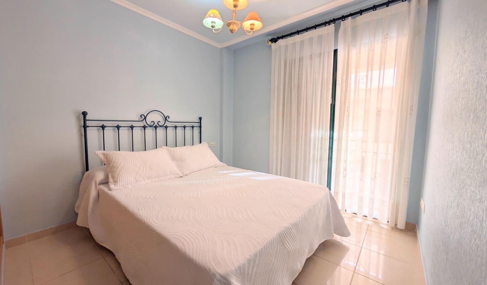 3 sypialnia Willa do wynajęcia w Santa Pola z basenem garażem - 2 500 € (Ref: 9677992)