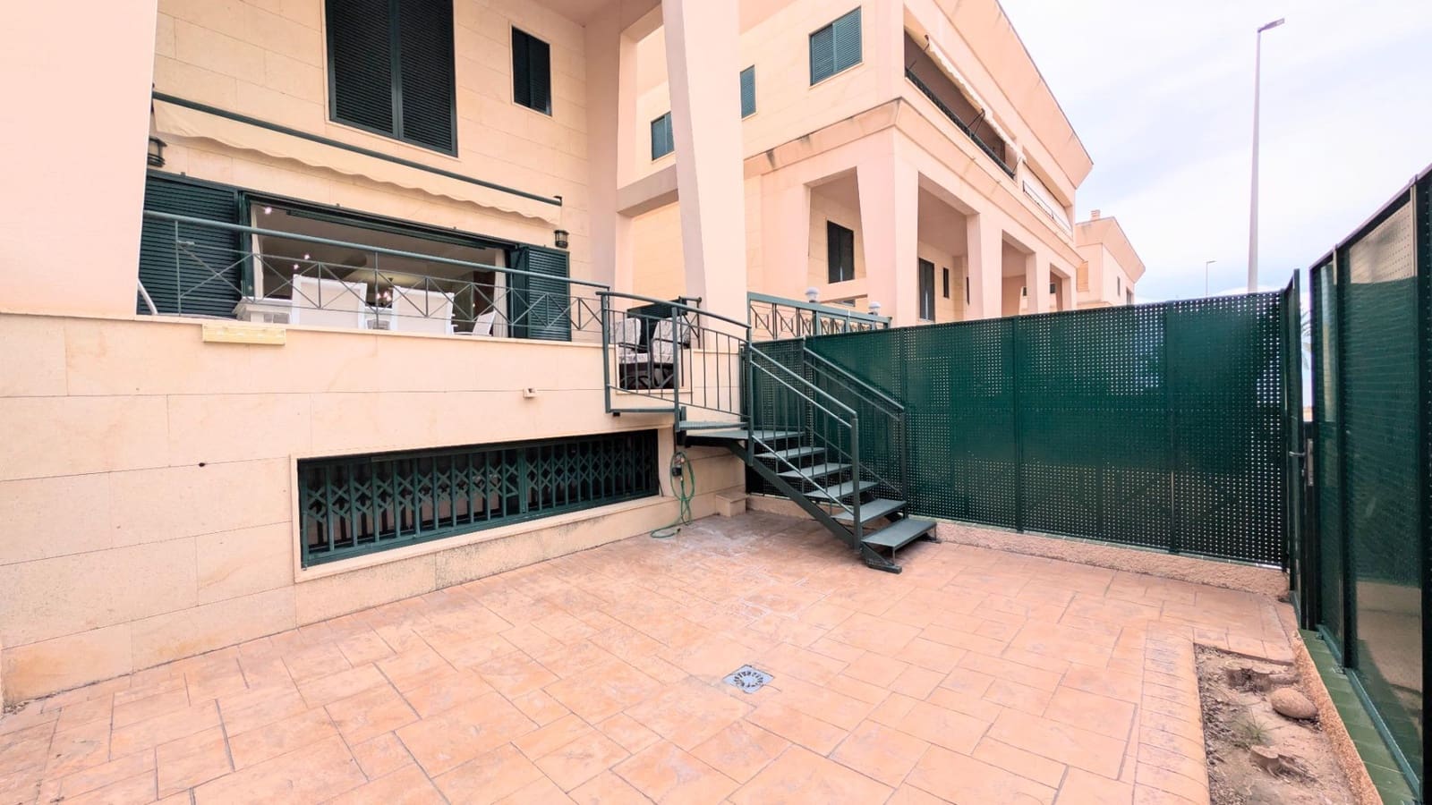 3 sypialnia Willa do wynajęcia w Santa Pola z basenem garażem - 2 500 € (Ref: 9677992)