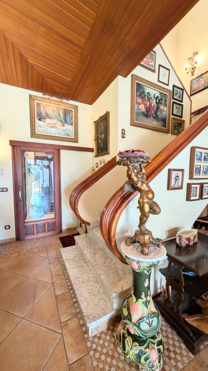 5 bedroom Villa for sale in Perleta with pool - € 1,100,000 (Ref: 9679850)